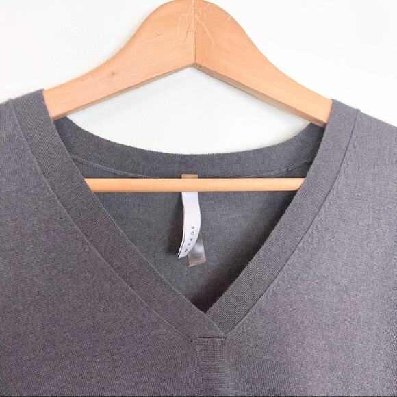 Soyer Silk and Cashmere V-neck Lightweight Sweater woman's size S - Picture 3 of 9